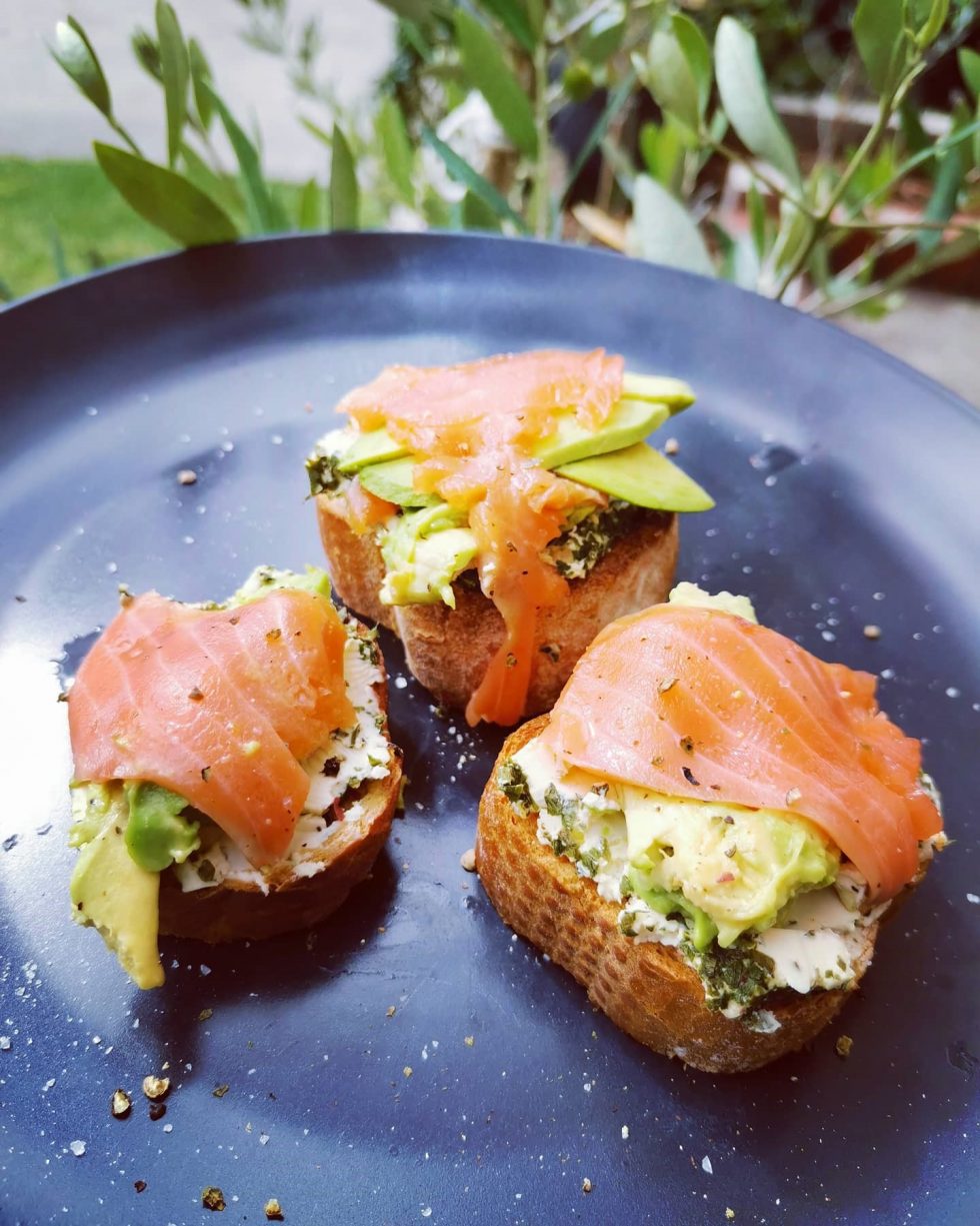 Salmon Garlic & Chive Cream Cheese on Sourdough ⋆ BayFarms Avocados