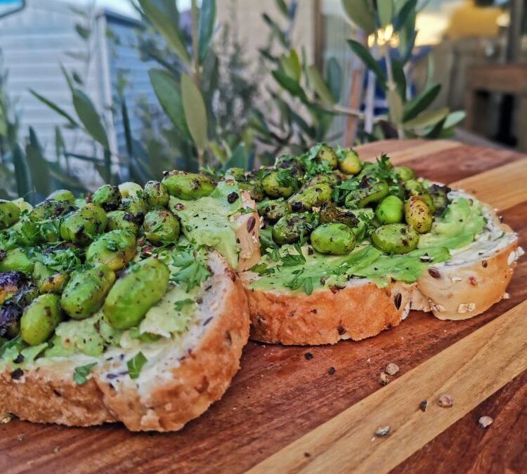 Smashed Avo Topped With Edamame